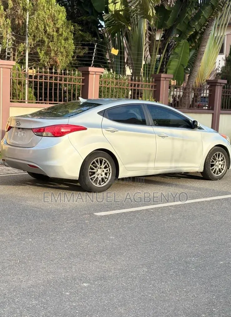 Hyundai Elantra Limited Sedan FWD (1.8L 4cyl 6A) 2013 Silver