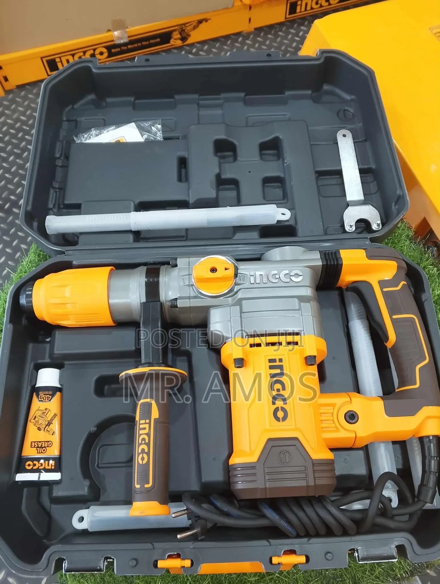 1600 Watt Rotary Hammer (Sds-Max) With 4PCs Bits Included - Rh