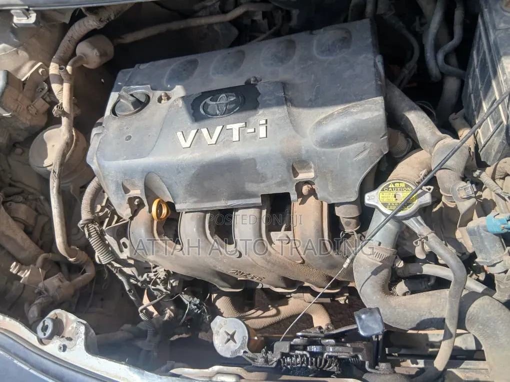 Toyota Vitz 2010 Silver