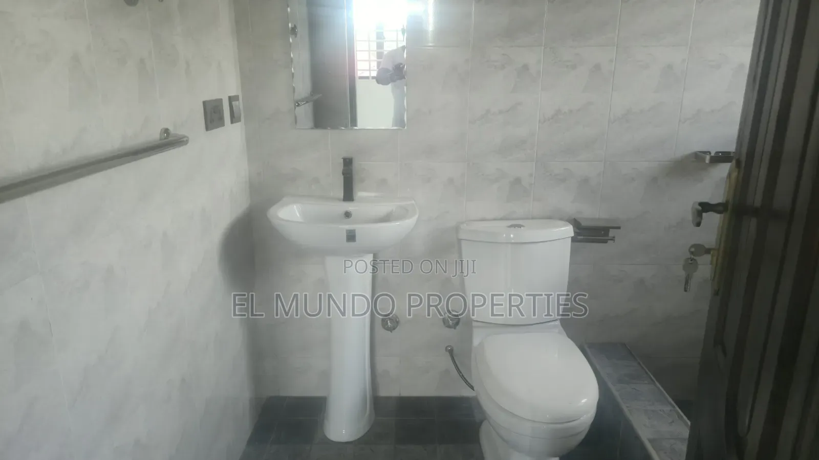 2bdrm Apartment in Ipt Atwima Techiman, Kumasi Metropolitan for rent