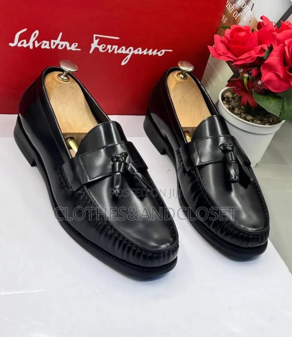 Black Leather Tassel Loafers With a High-Shine Finish and Decorative