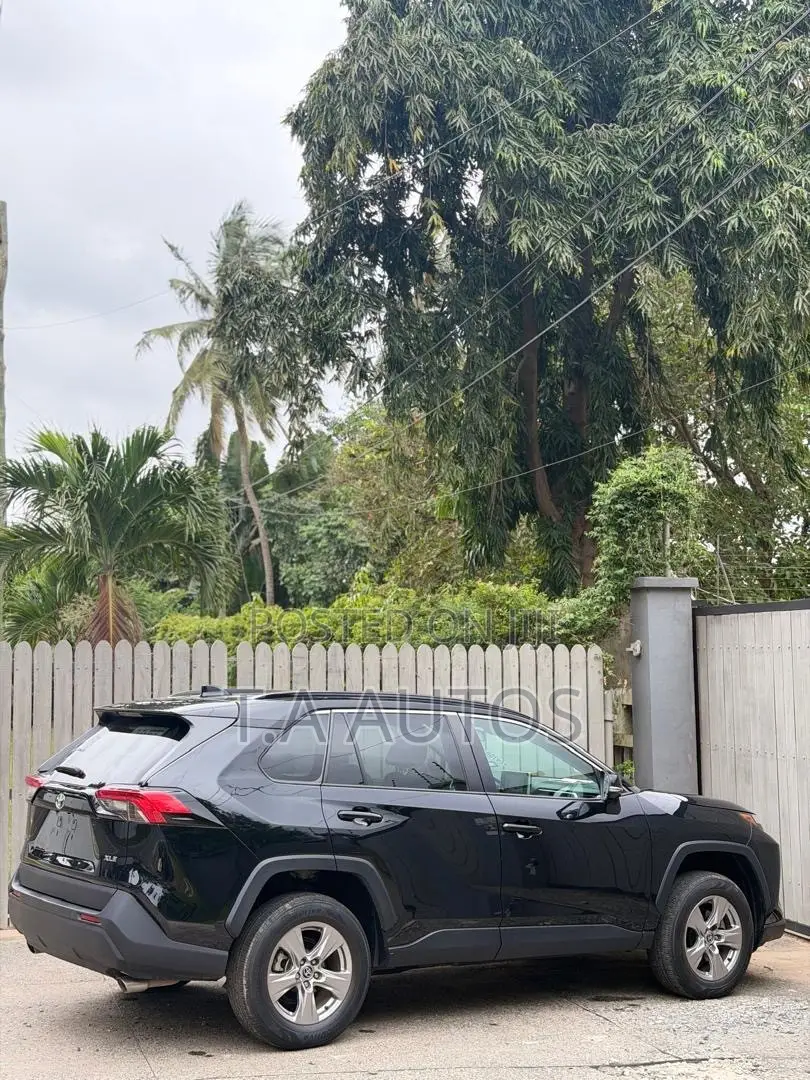Toyota RAV4 XLE AWD 2023 Black