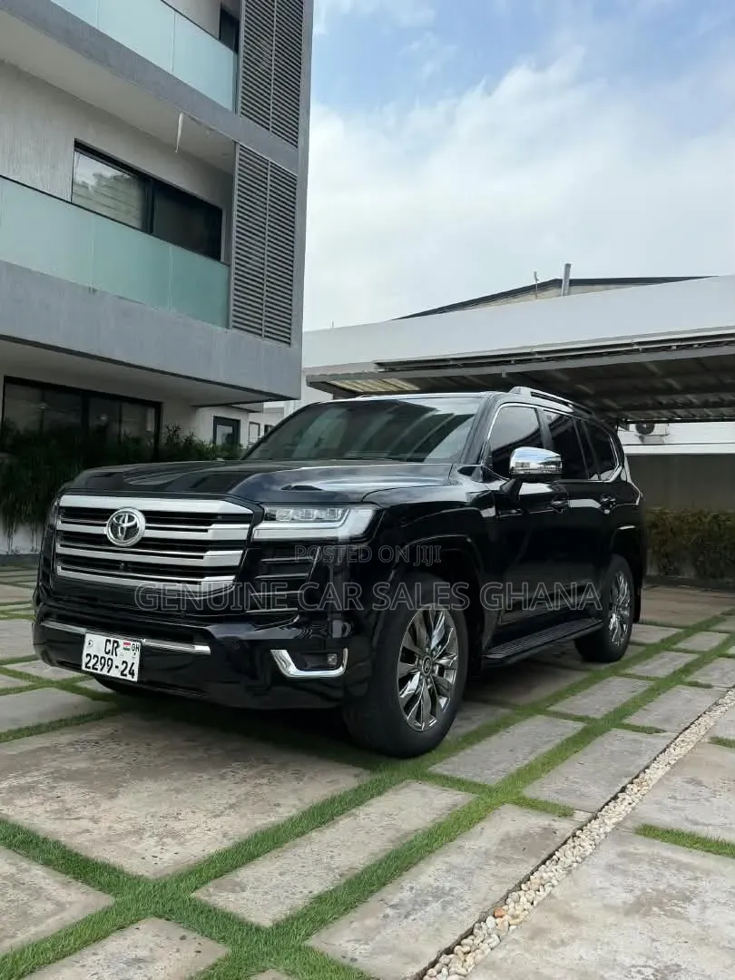 Toyota Land Cruiser LC300 2024 Black