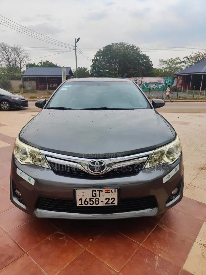 Toyota Camry LE 4dr Sedan (2.5L 4cyl 6A) 2014 Gray
