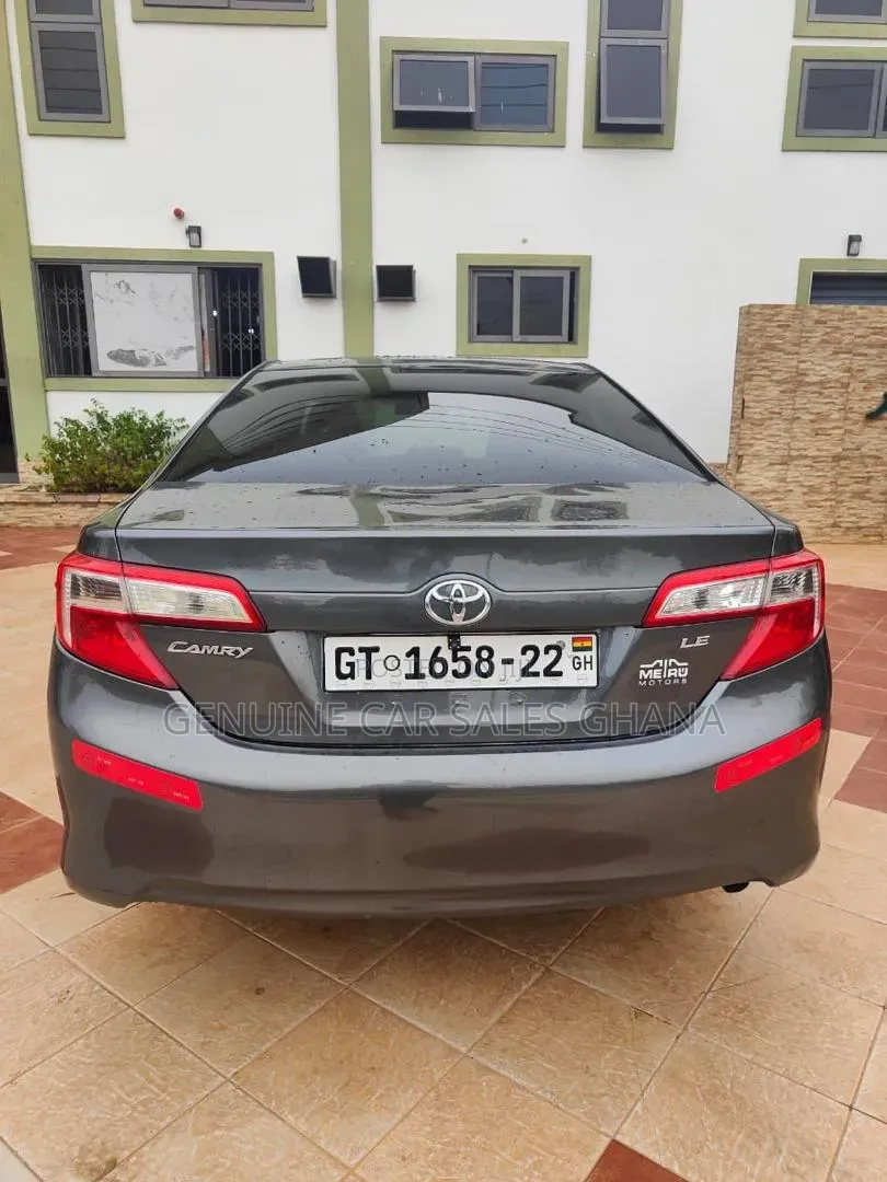 Toyota Camry LE 4dr Sedan (2.5L 4cyl 6A) 2014 Gray
