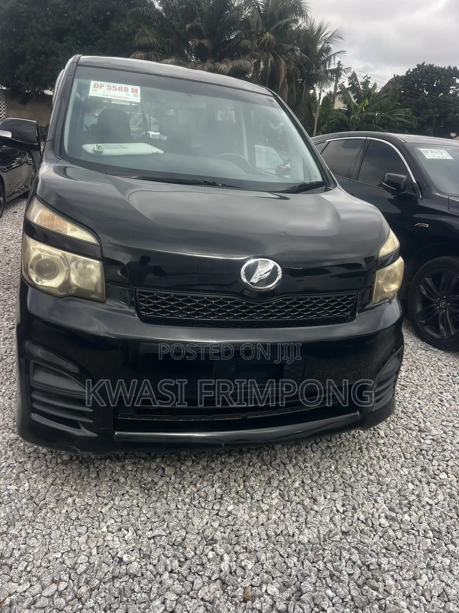Toyota Voxy V 4WD 8-Seater 2013 Matt Black