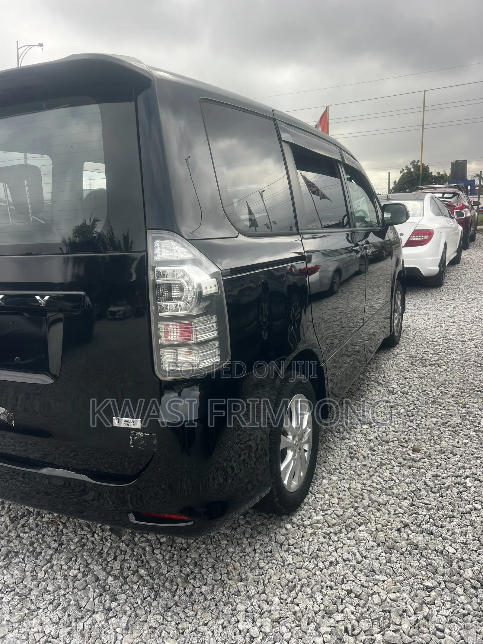 Toyota Voxy V 4WD 8-Seater 2013 Matt Black