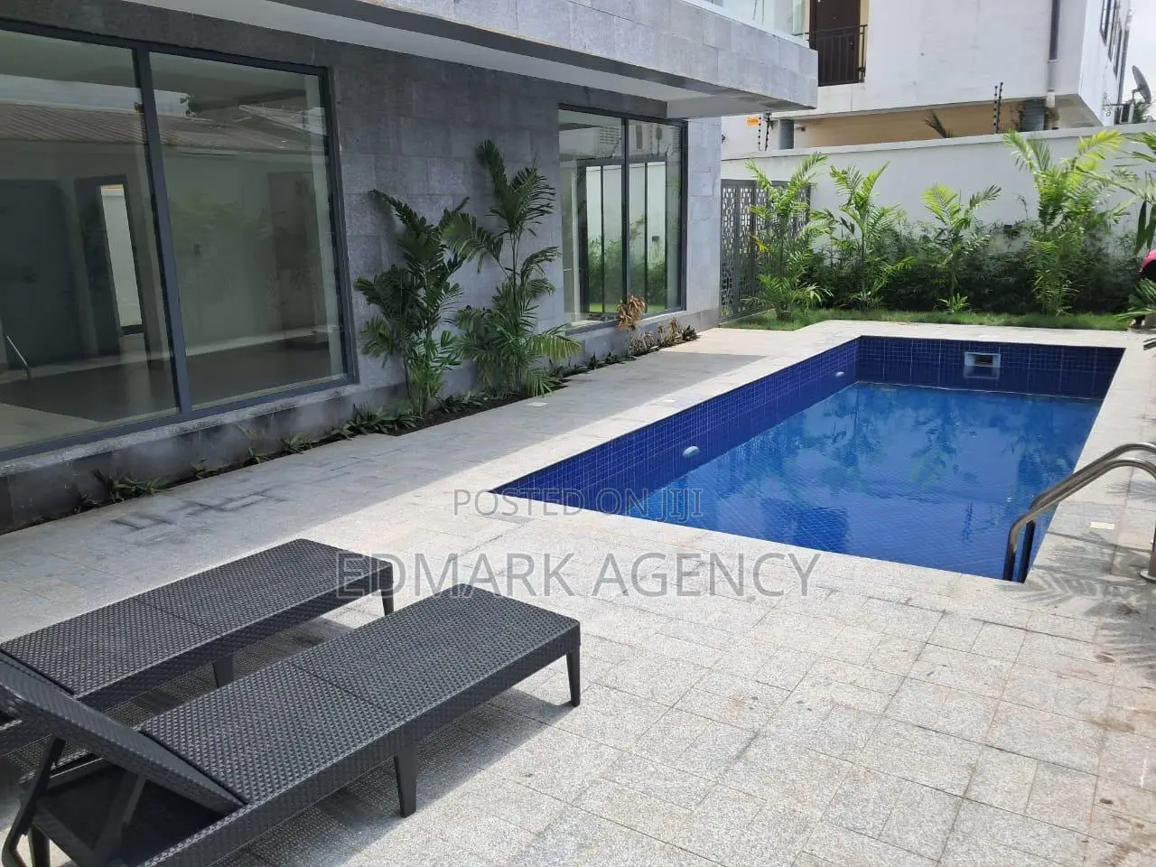 Furnished 1bdrm Apartment in Labone for sale
