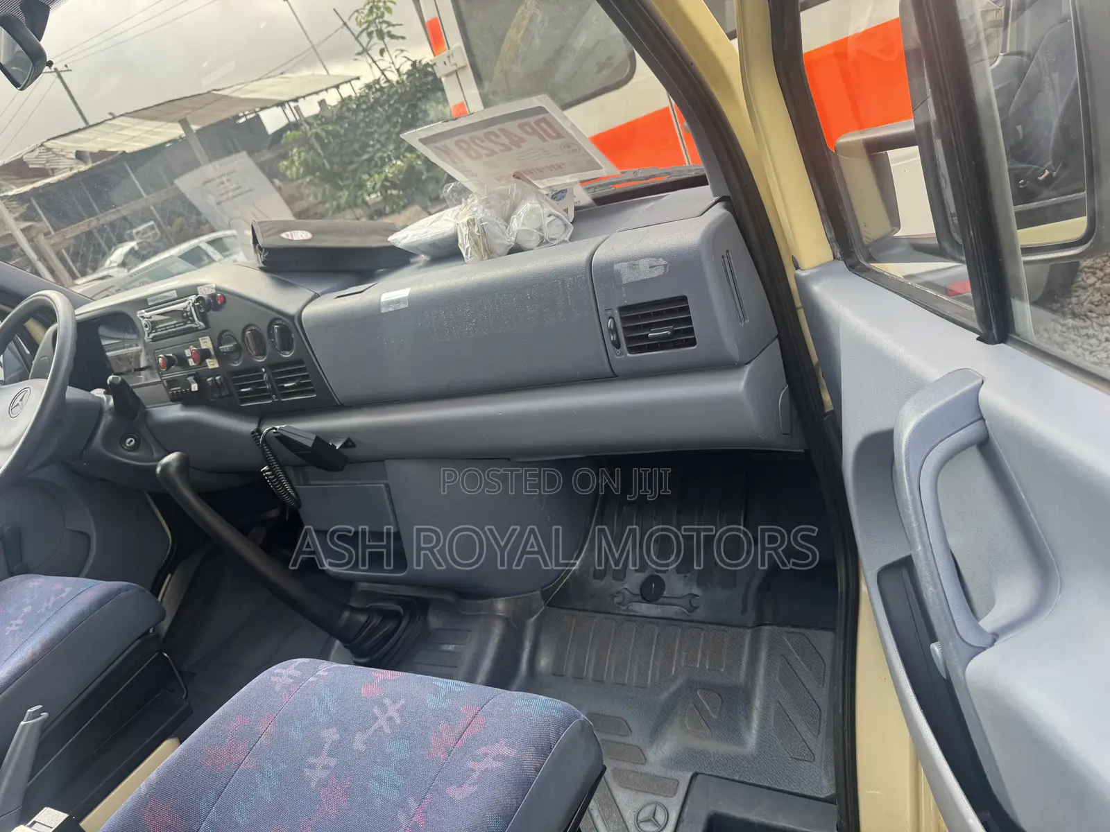 Mercedes-Benz Sprinter 1998 Yellow