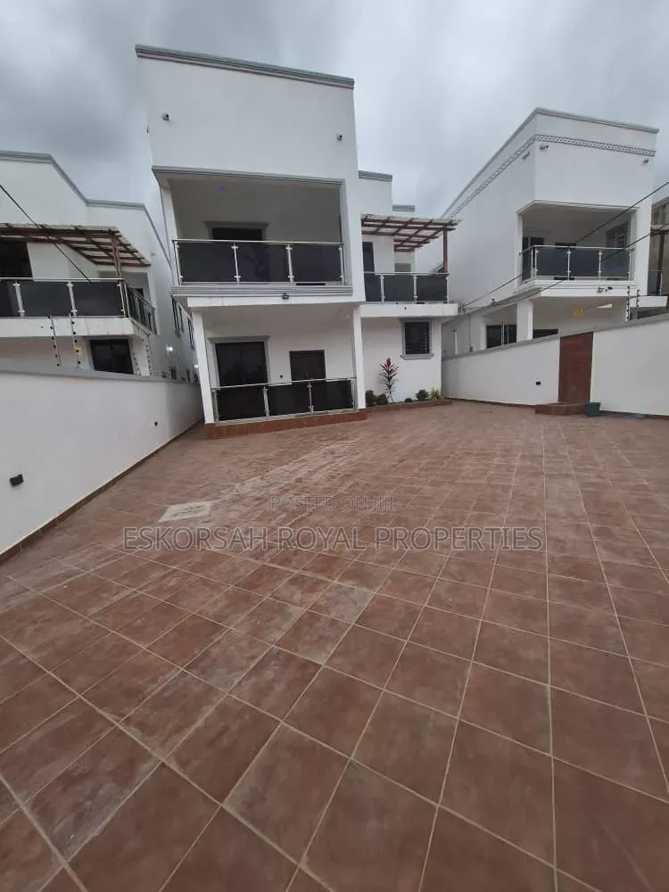 4bdrm House in Kwabenya Acp for sale