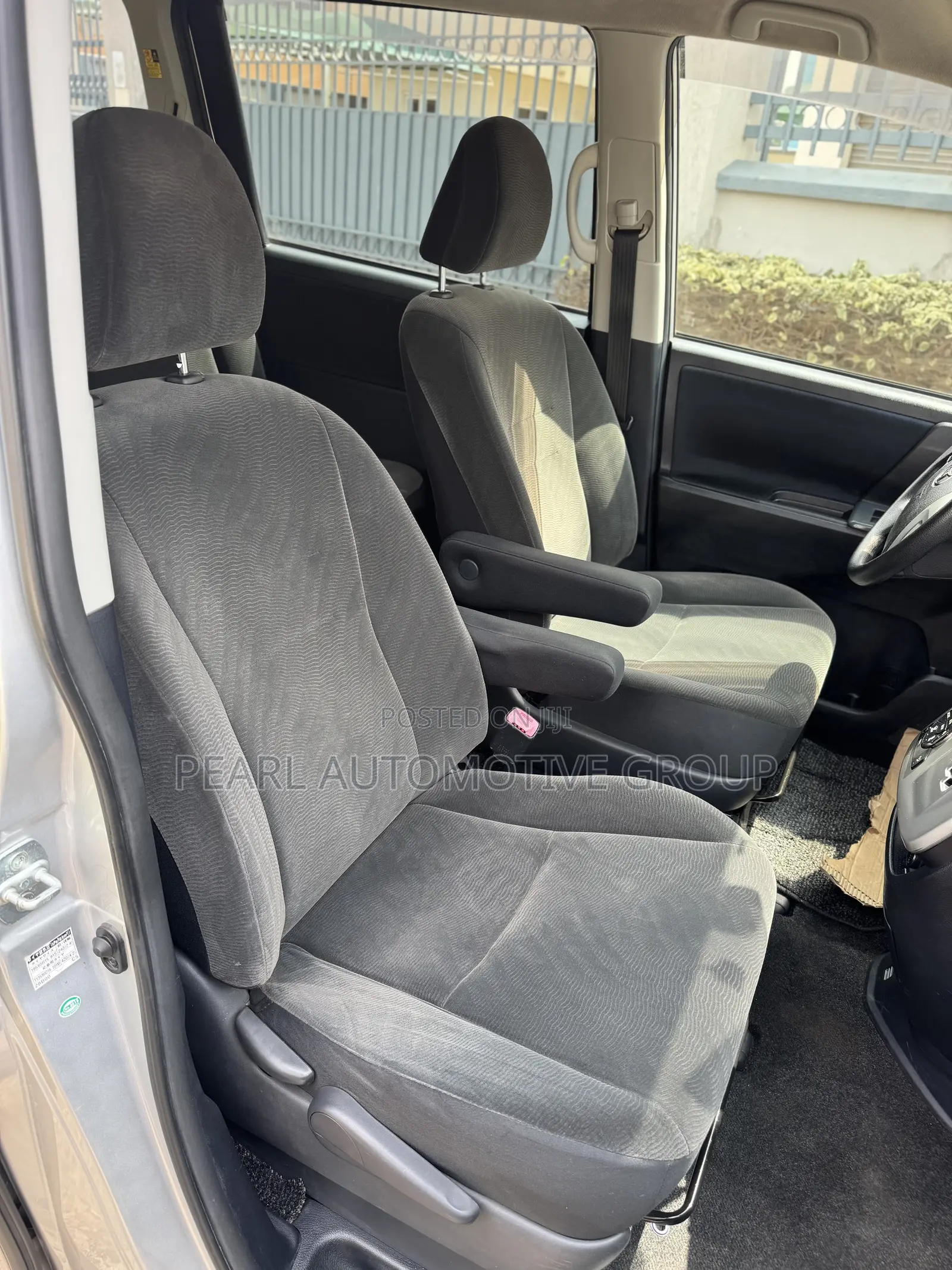Toyota Voxy 2013 Silver