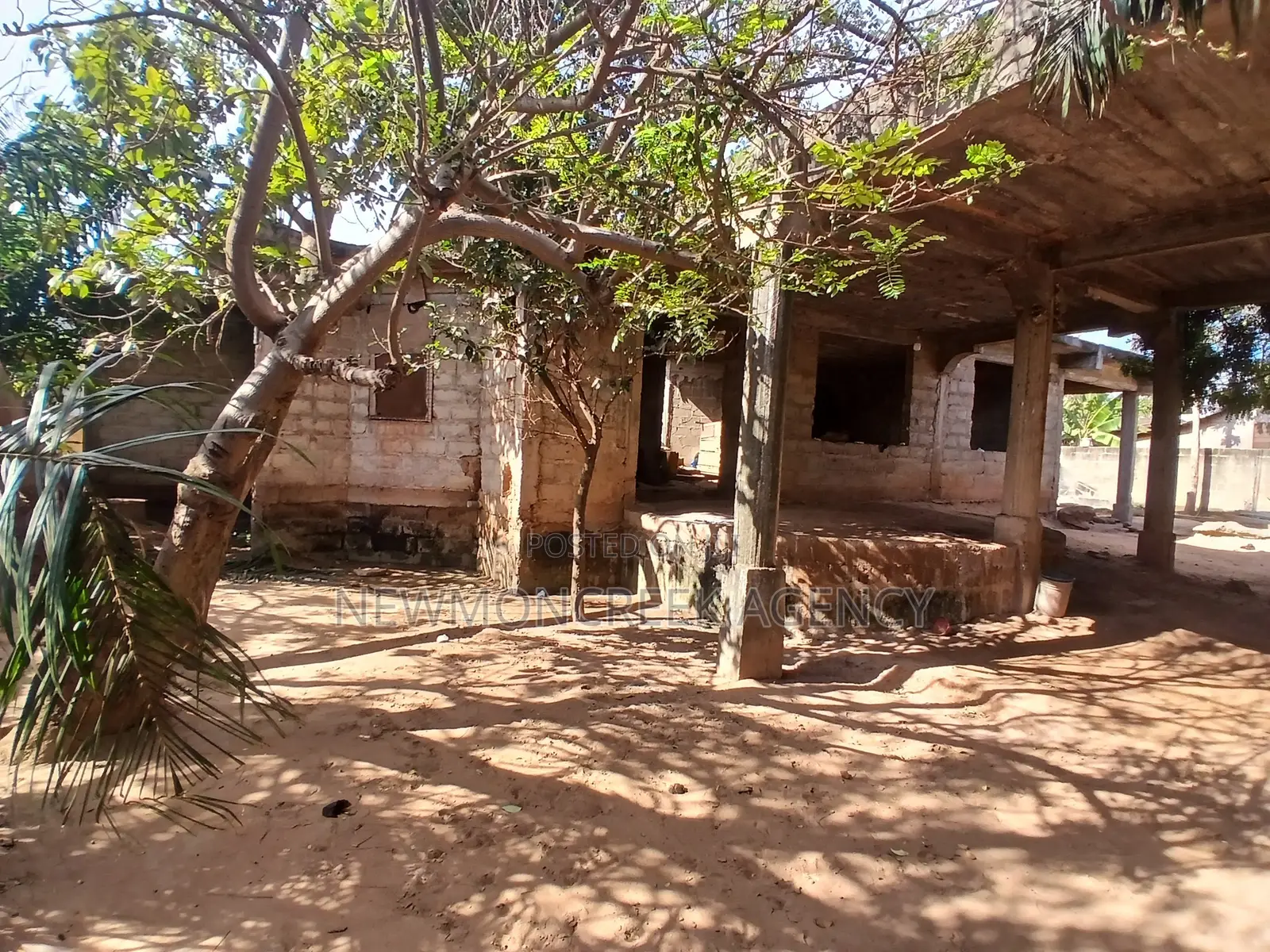 4bdrm Duplex in Pantang Hospital, Accra Metropolitan for sale