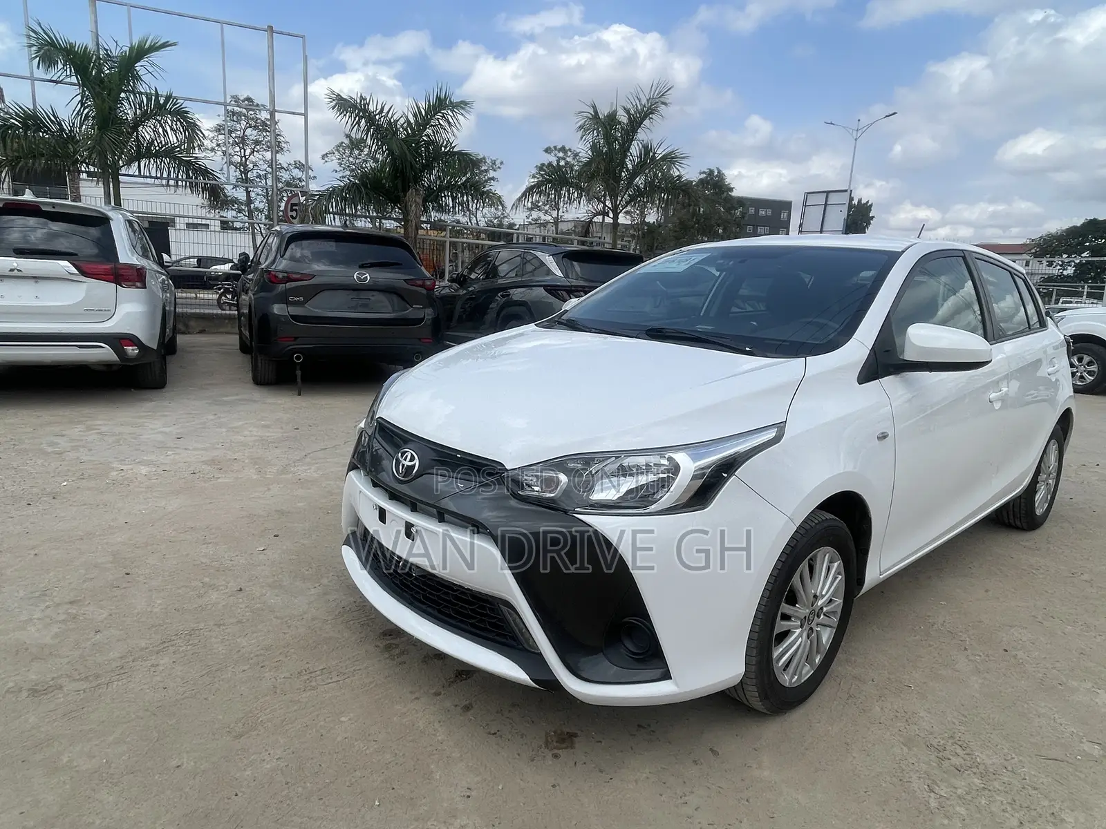 Toyota Yaris L Hatchback 5dr 2017 White