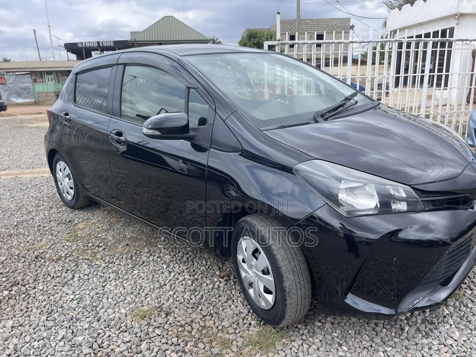 Toyota Vitz 1.3 AWD 3dr 2015 Black