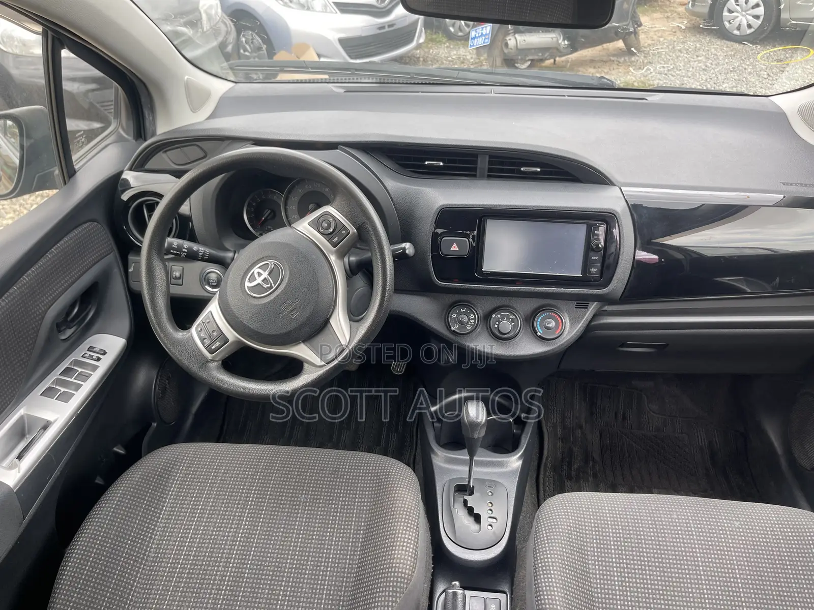 Toyota Vitz 1.3 AWD 3dr 2015 Black