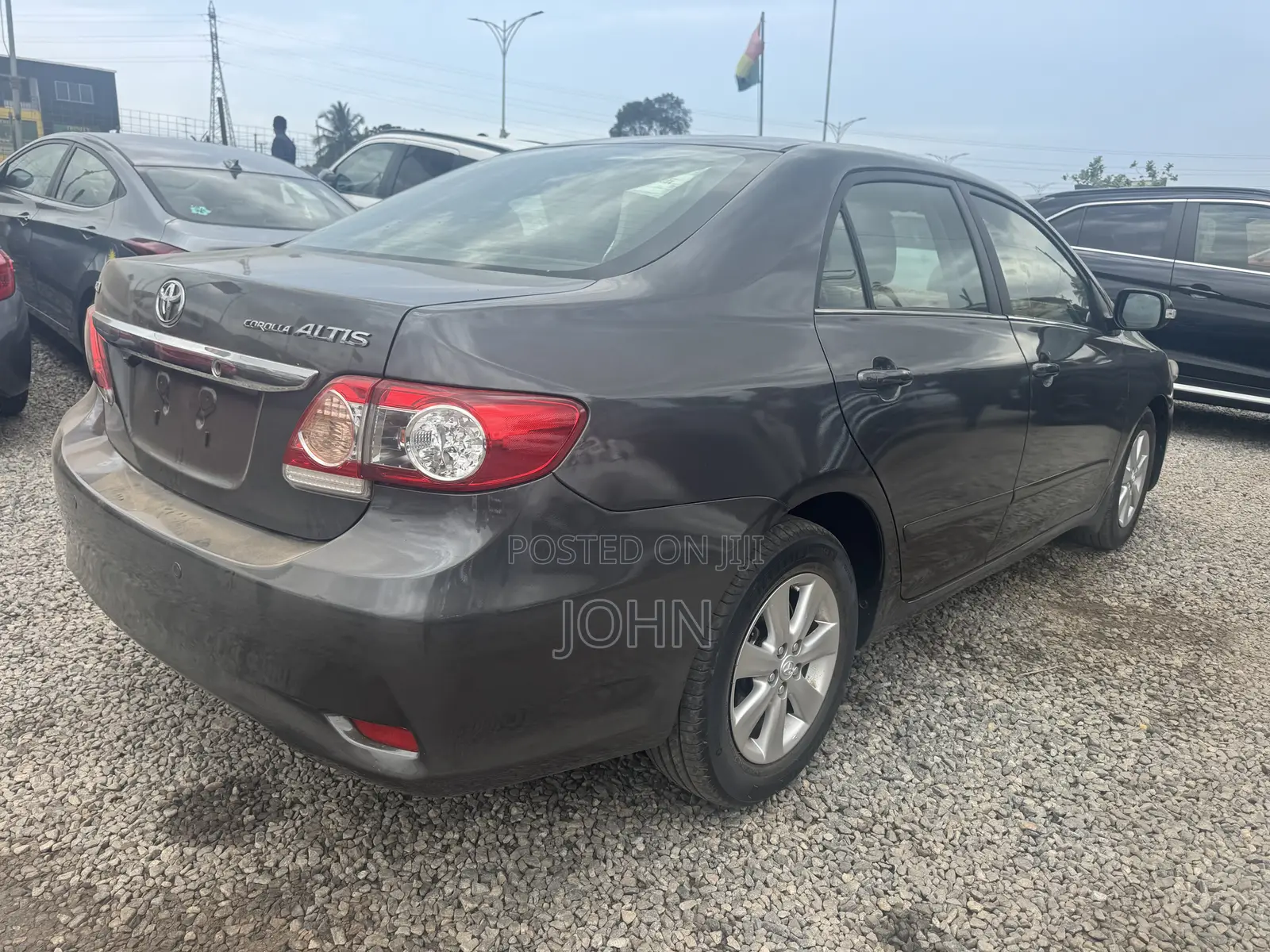 Toyota Corolla LE 4dr Sedan (1.8L 4cyl 4A) 2013 Gray