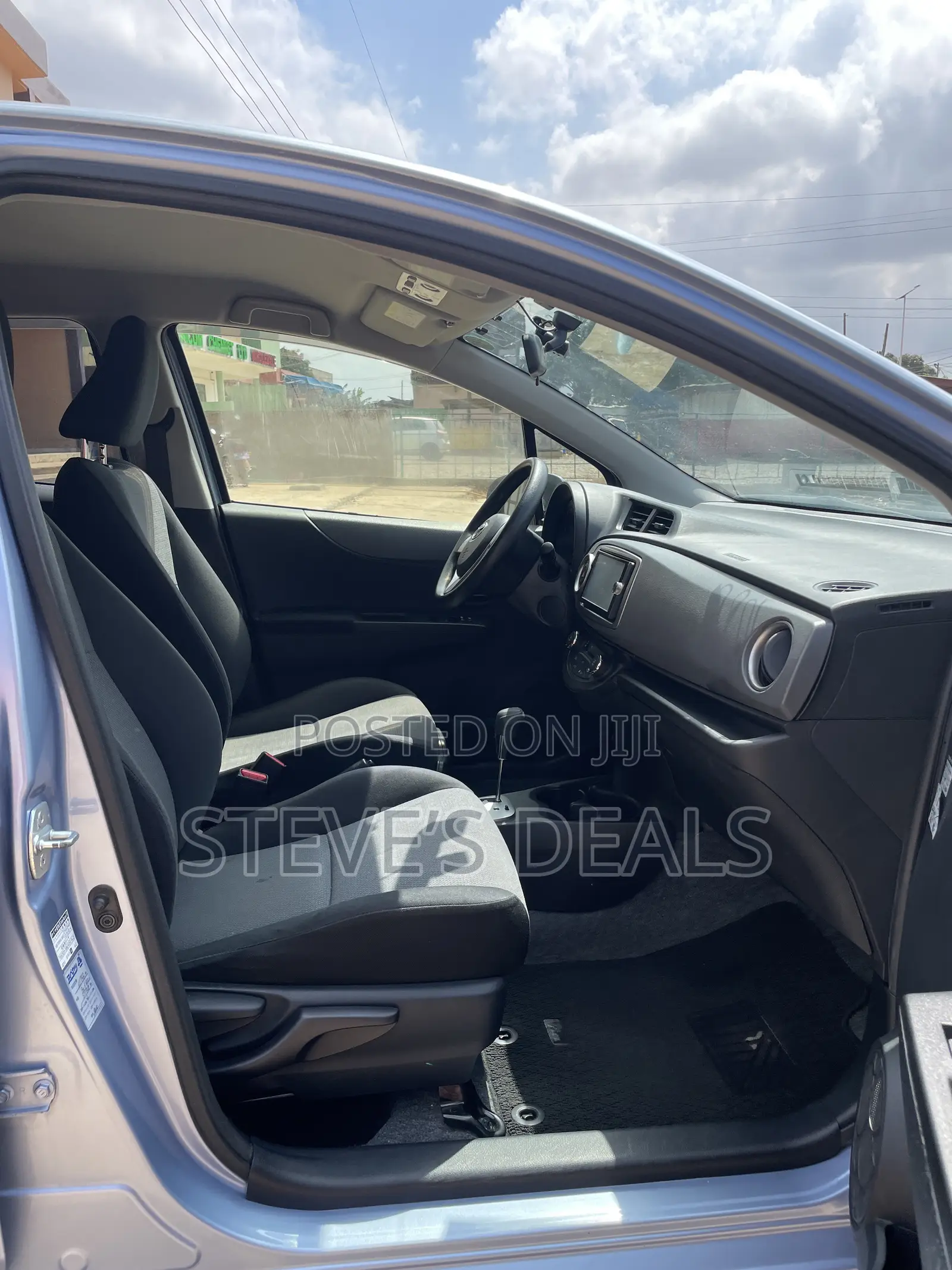 Toyota Vitz 1.3 FWD 5dr 2013 Blue