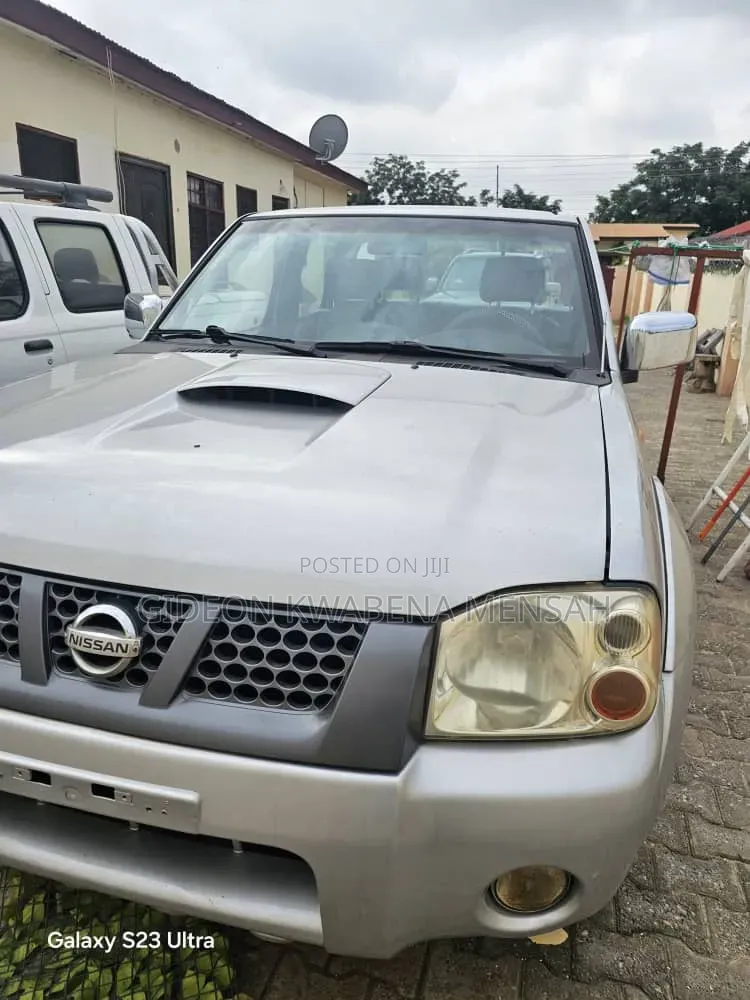 Nissan Hardbody 2009 White