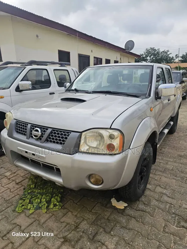 Nissan Hardbody 2009 White
