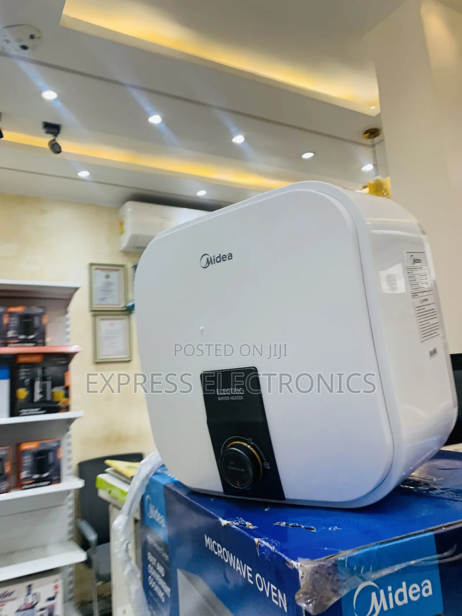 Midea 30 LTRS Water Heater (D30-20VD)highly Recommended