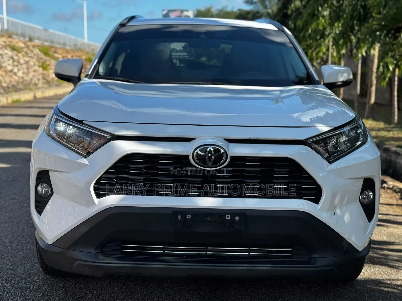 Toyota RAV4 XLE AWD 2020 White