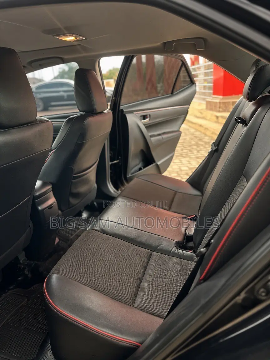 Toyota Corolla S w/Special Edition Pkg (1.8L 4cyl CVT) 2016 Black