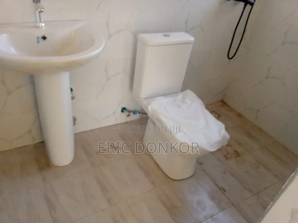 4bdrm Duplex in Adenta, Barrier for rent