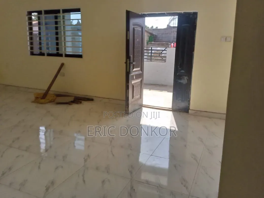 4bdrm Duplex in Adenta, Barrier for rent