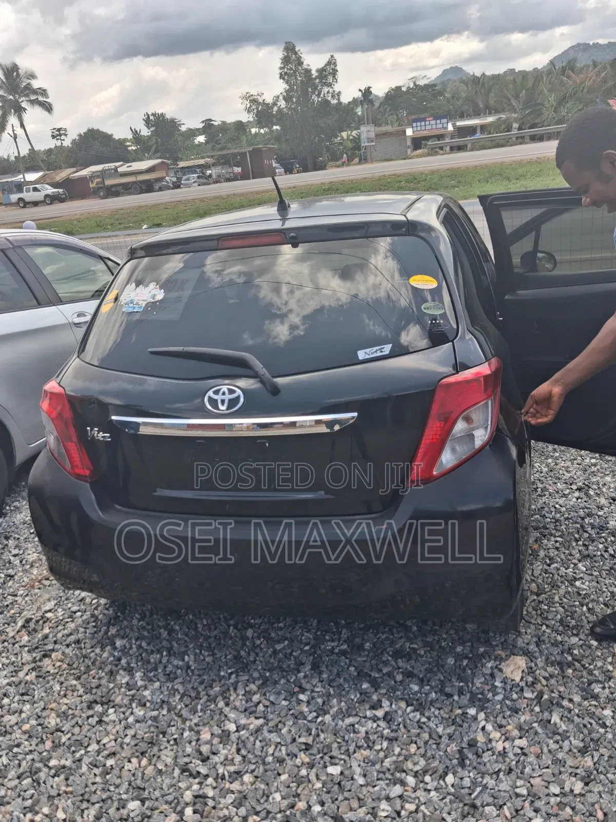 Toyota Vitz 2012 Silver