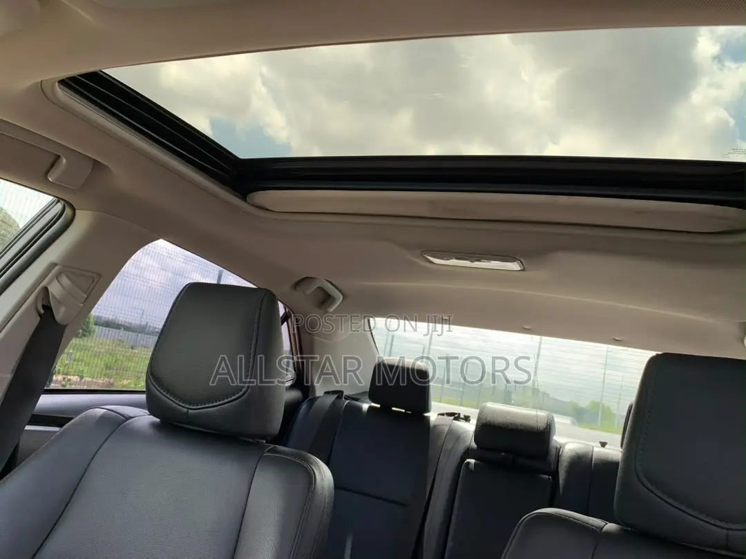Toyota Corolla XSE 4dr Sedan (1.8L 4cyl CVT) 2017