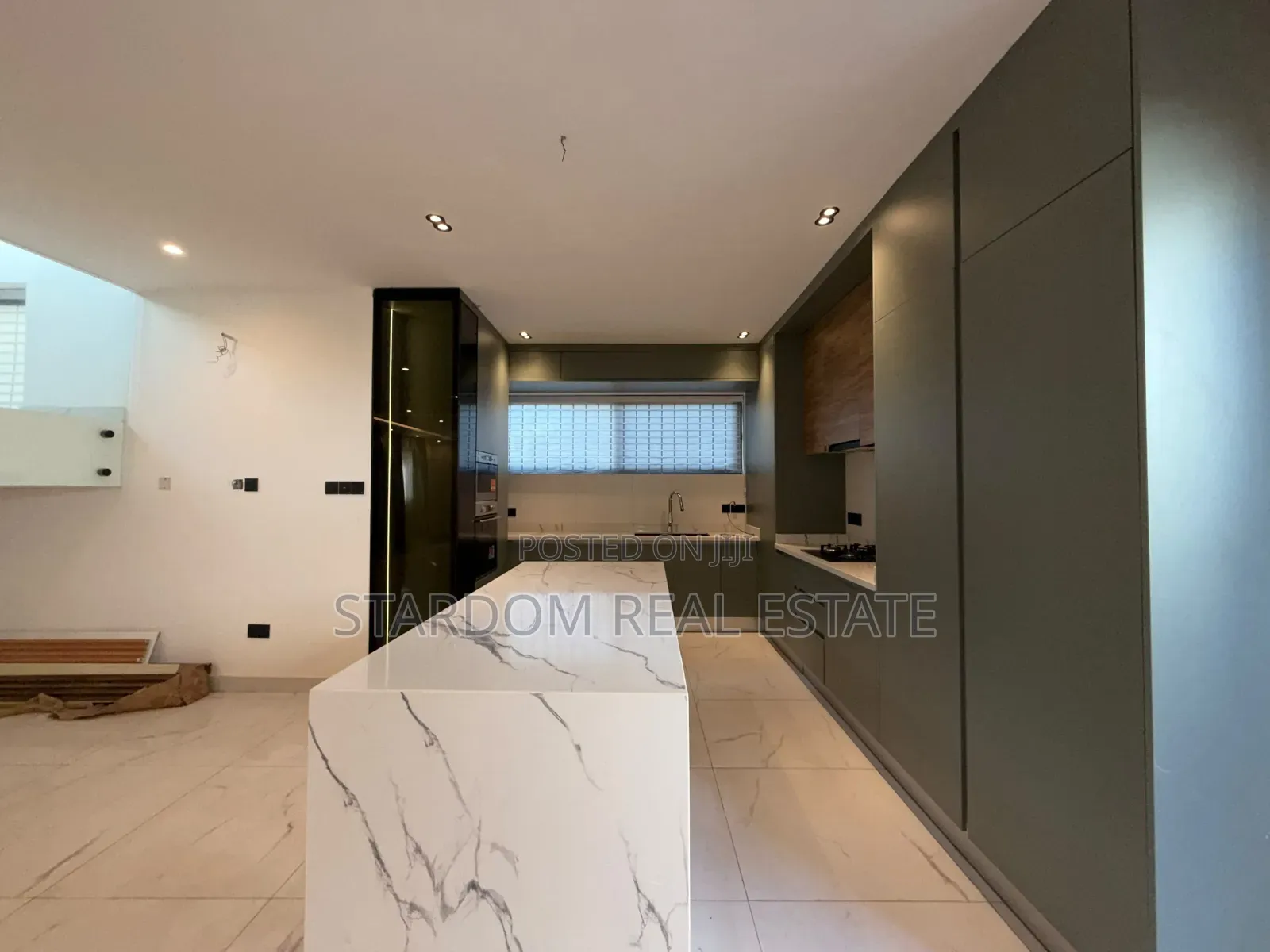 4bdrm Duplex in Adjiringanor, Ability for sale