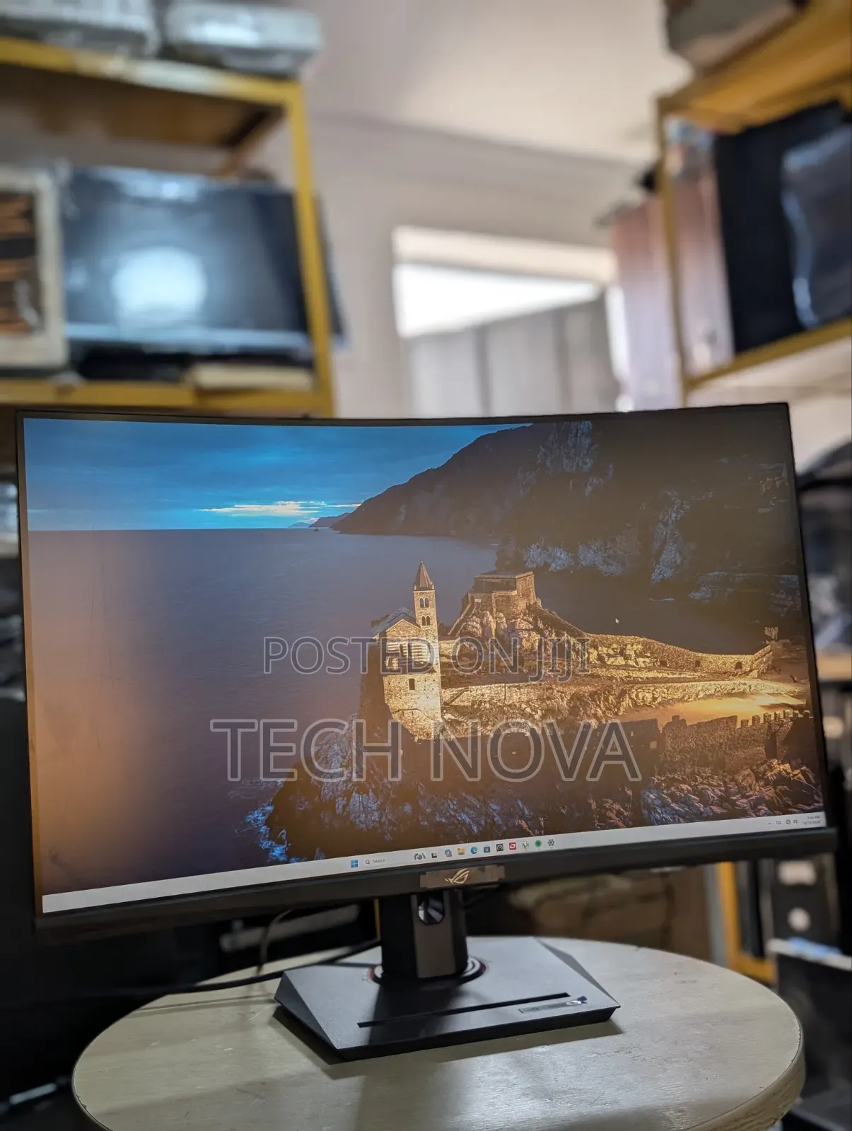 ASUS ROG 32" Inch 1440p 180Hz Curved Gaming Monitor for Xbox Ps5