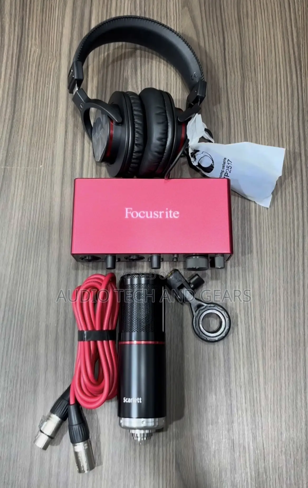 Focusrite Scarlet Solo Studio Recording Bundle