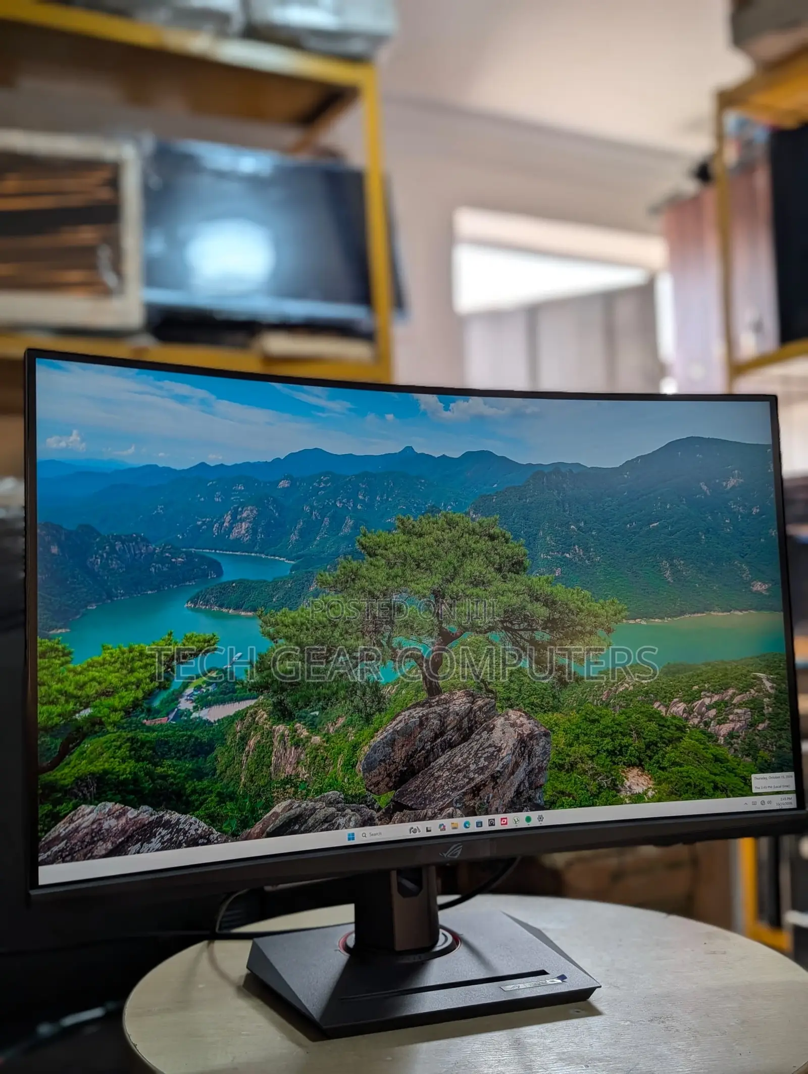 ASUS ROG XG32WCS 32 Inch 1440p 180Hz Curved Gaming Monitor