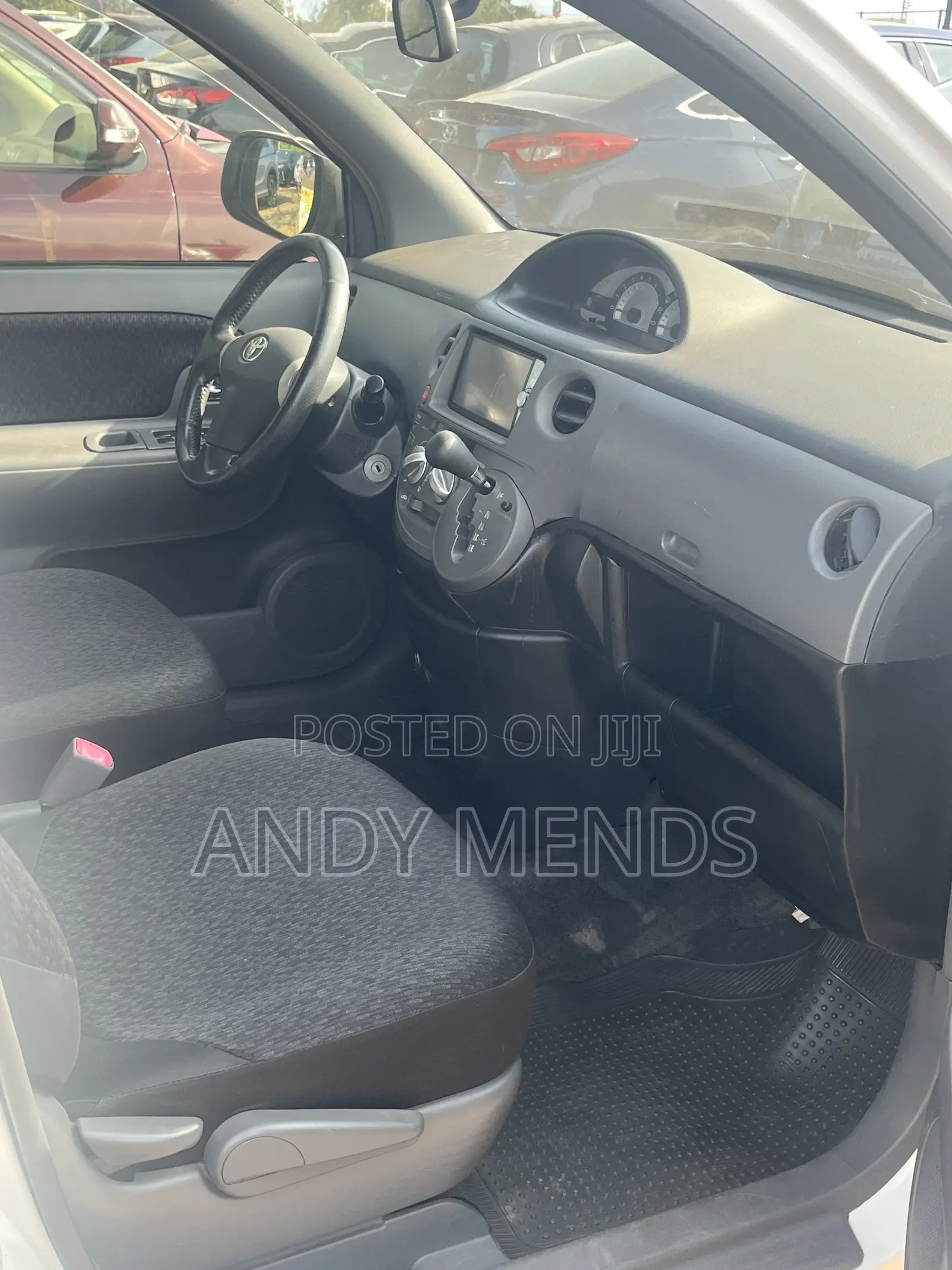 Toyota Sienta 1.5 FWD 2012 White