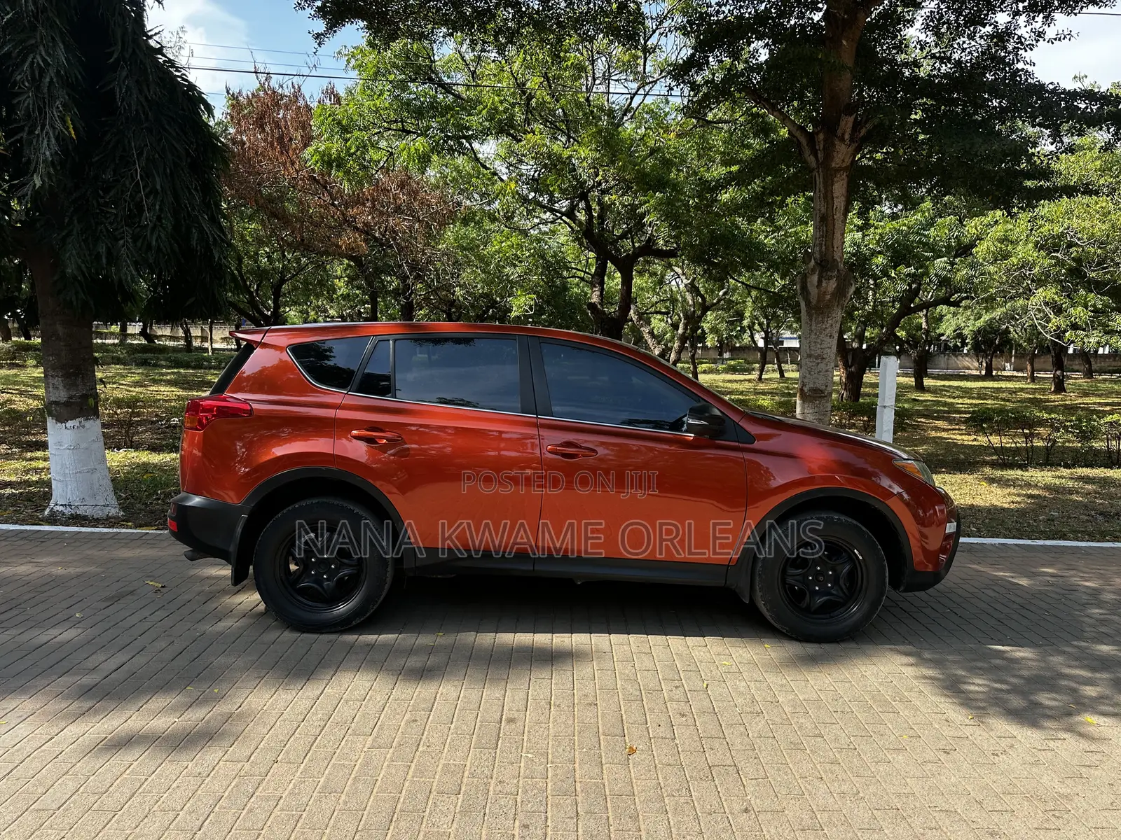 Toyota RAV4 LE 4dr SUV (2.5L 4cyl 6A) 2015 Orange