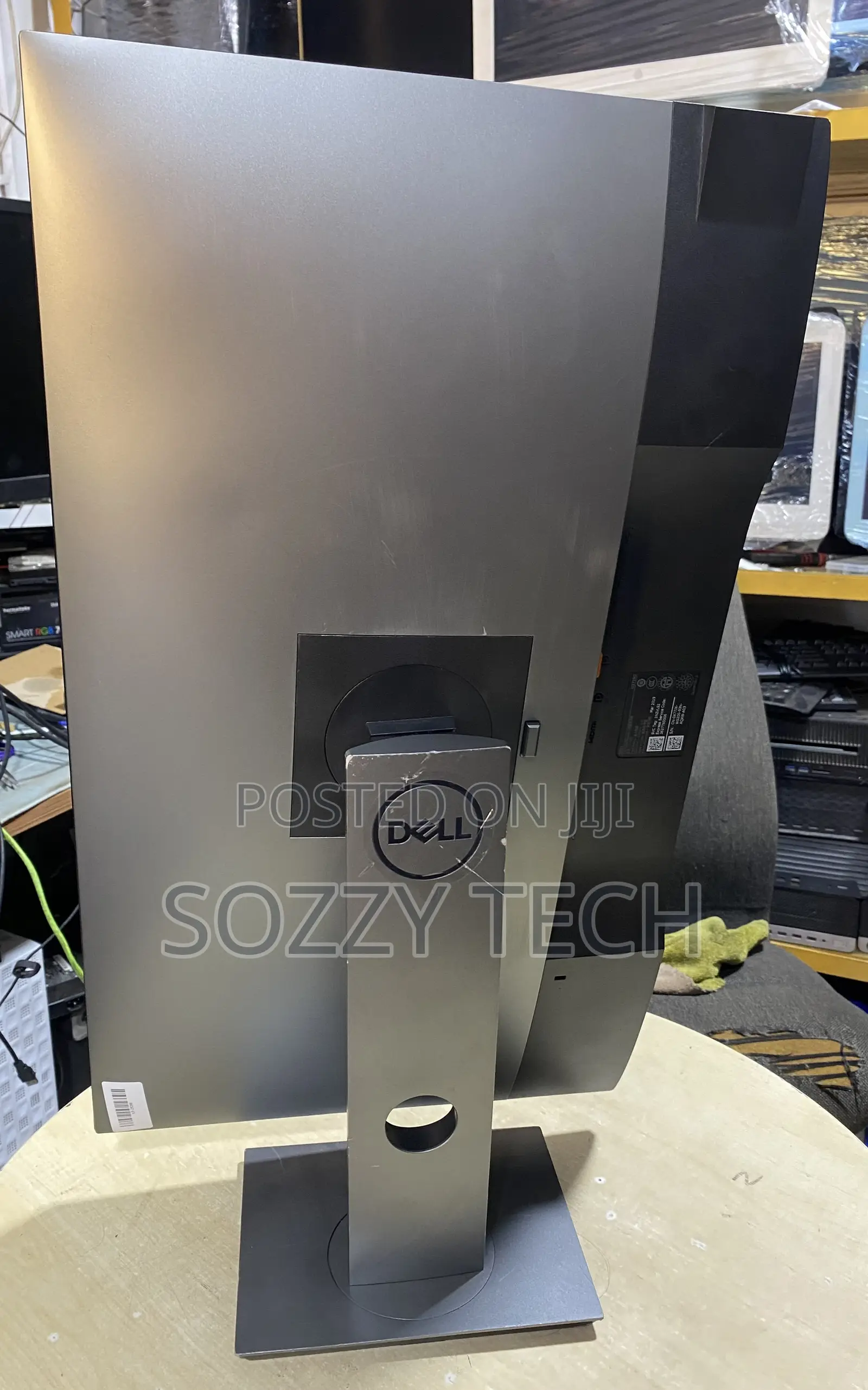 Dell U2719D UltraSharp 27" QHD Monitor (2560 X 1440), 60Hz, IPS, 5ms