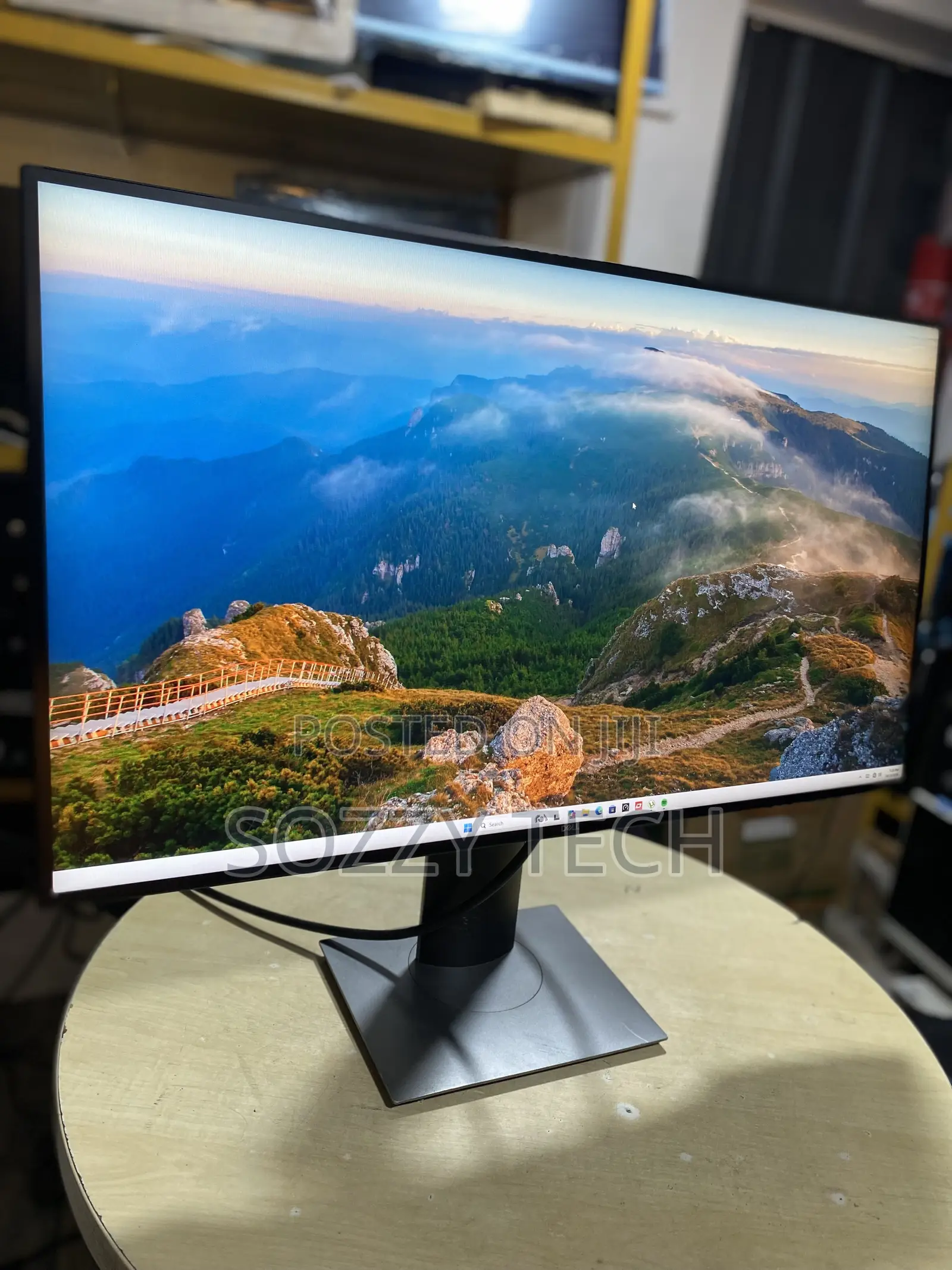 Dell U2719D UltraSharp 27" QHD Monitor (2560 X 1440), 60Hz, IPS, 5ms