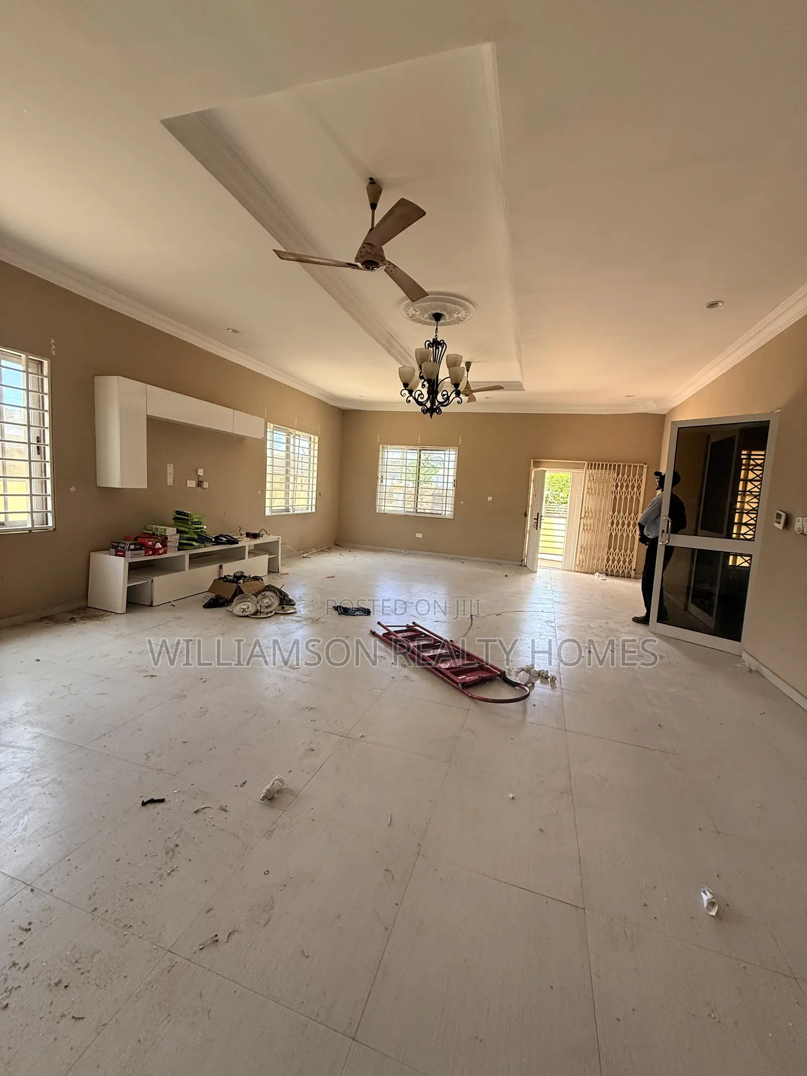 6bdrm House in Community 18 Area, Spintex for rent