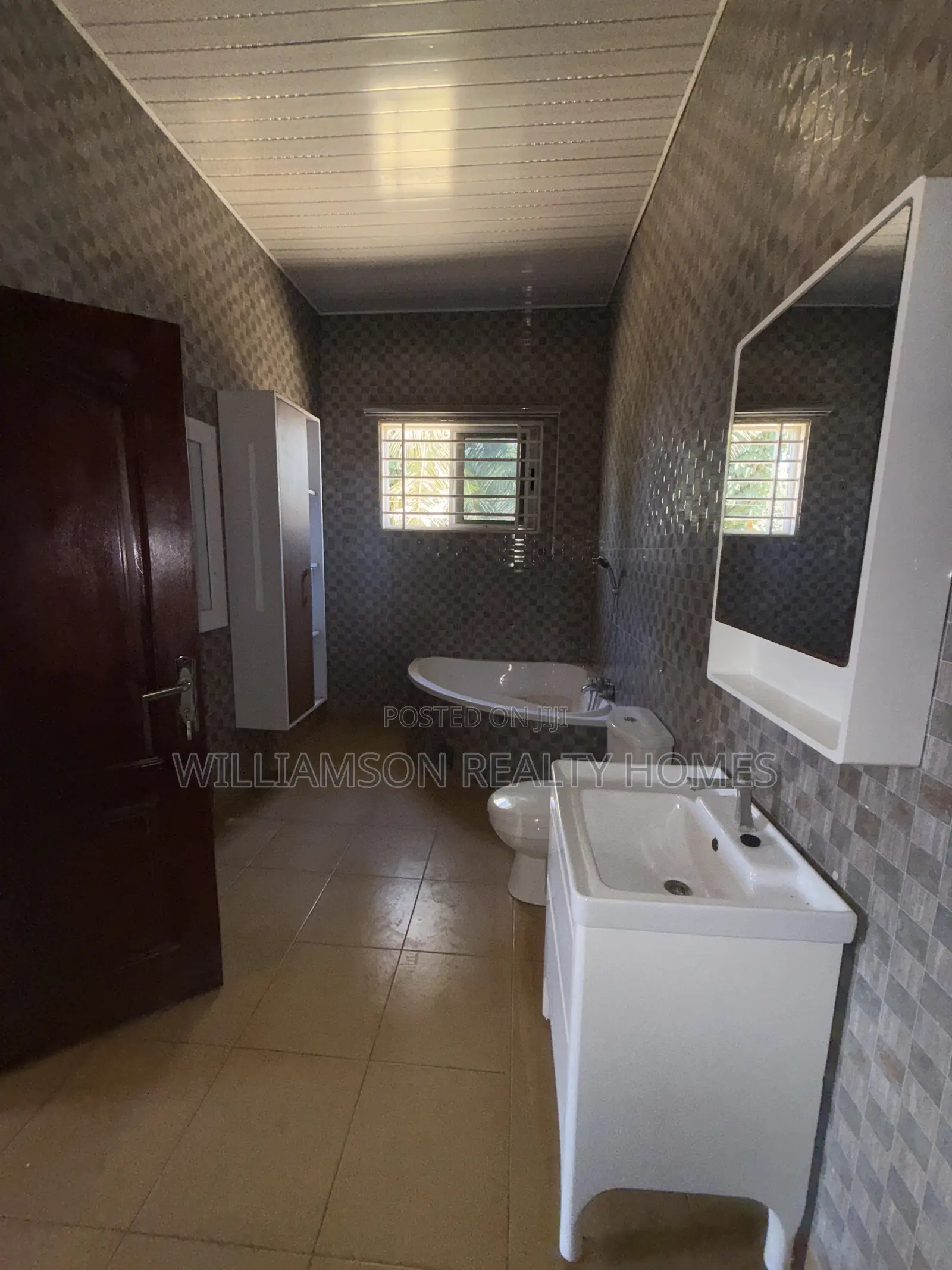 6bdrm House in Community 18 Area, Spintex for rent