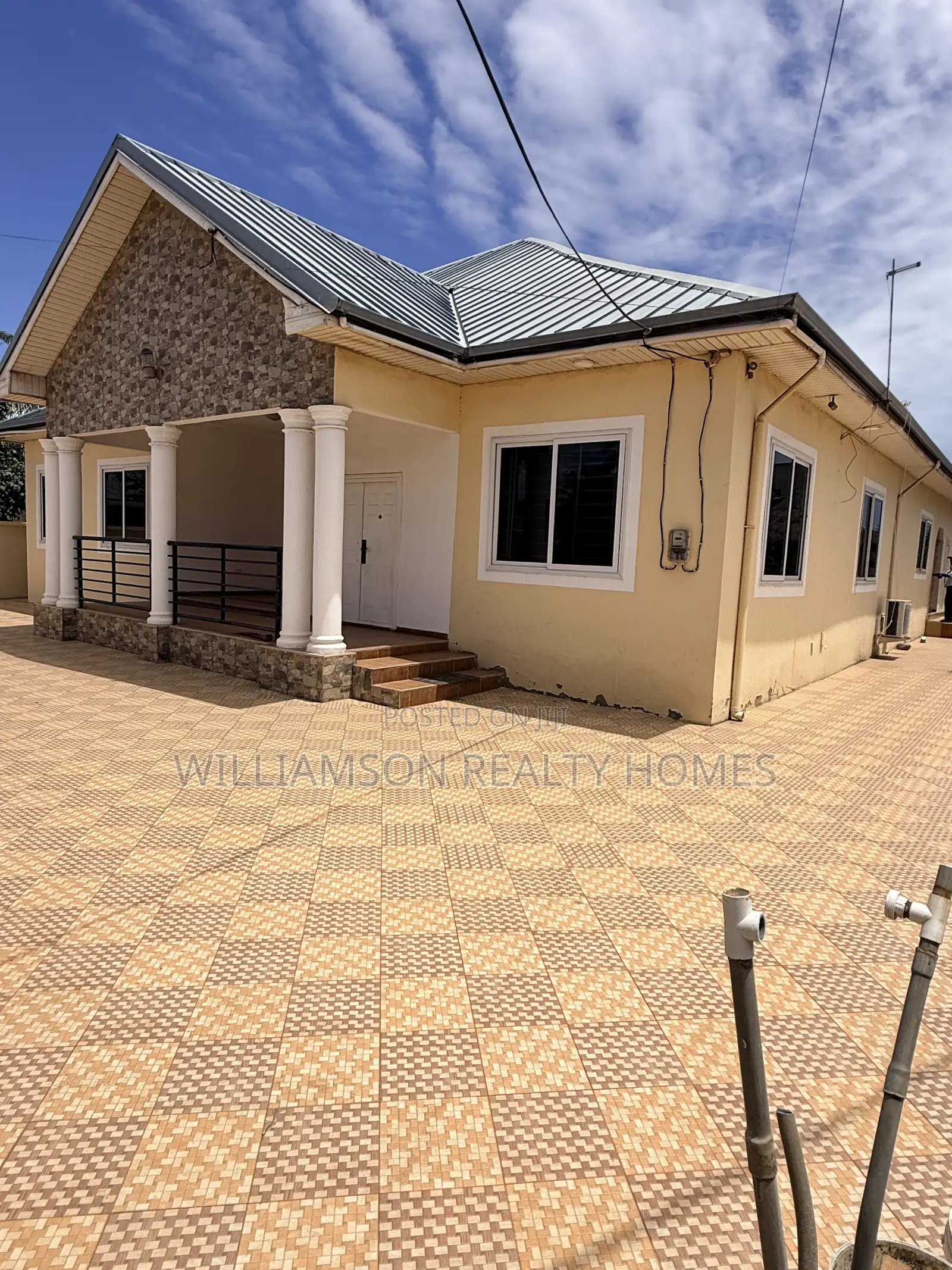 6bdrm House in Community 18 Area, Spintex for rent