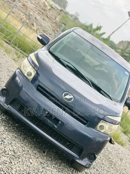 Toyota Voxy 2013 Gray