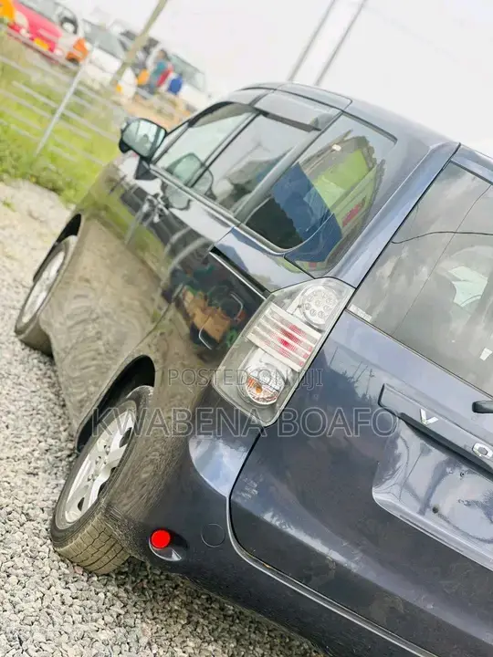 Toyota Voxy 2013 Gray