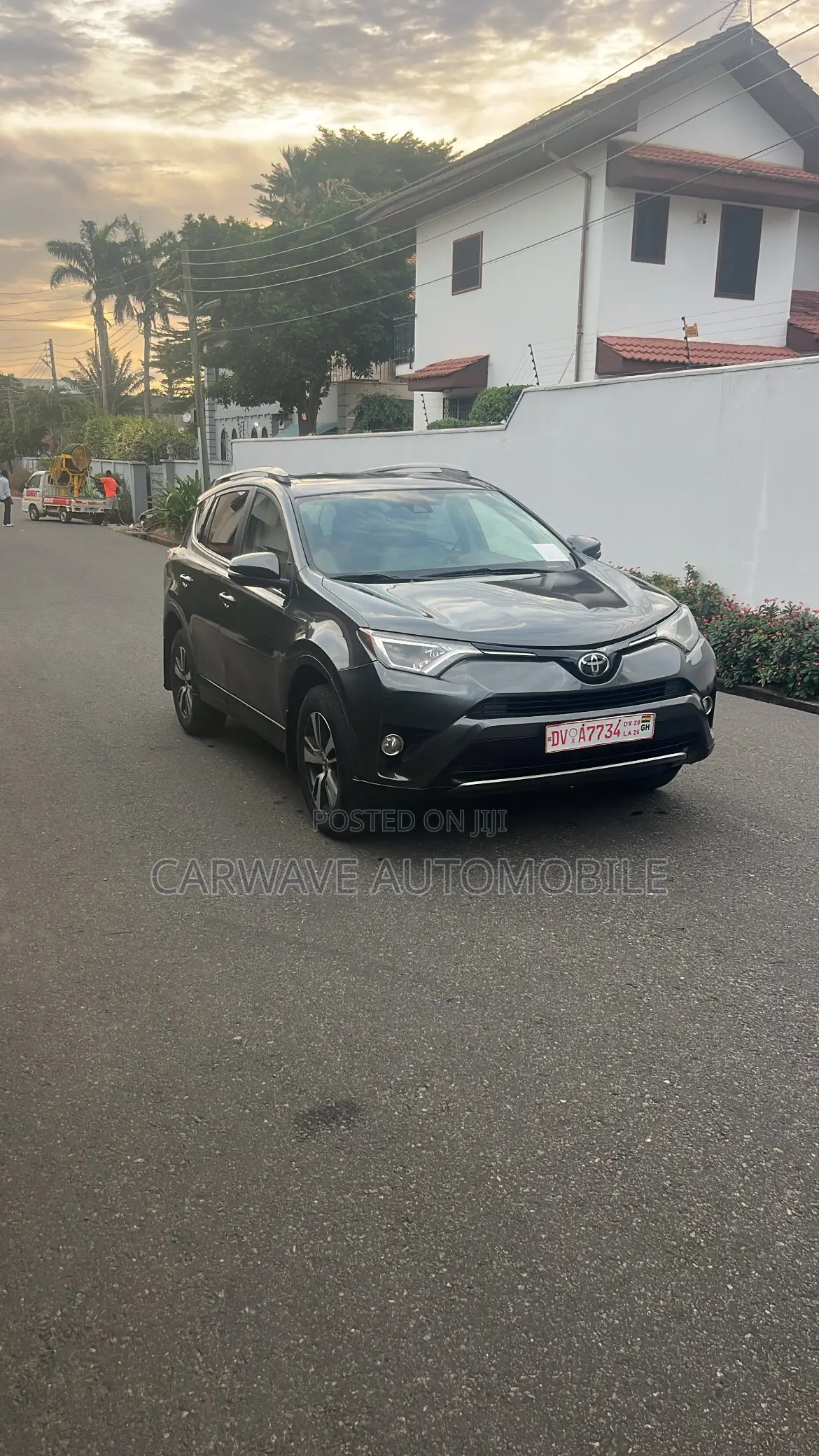 Toyota RAV4 XLE AWD (2.5L 4cyl 6A) 2017 Gray