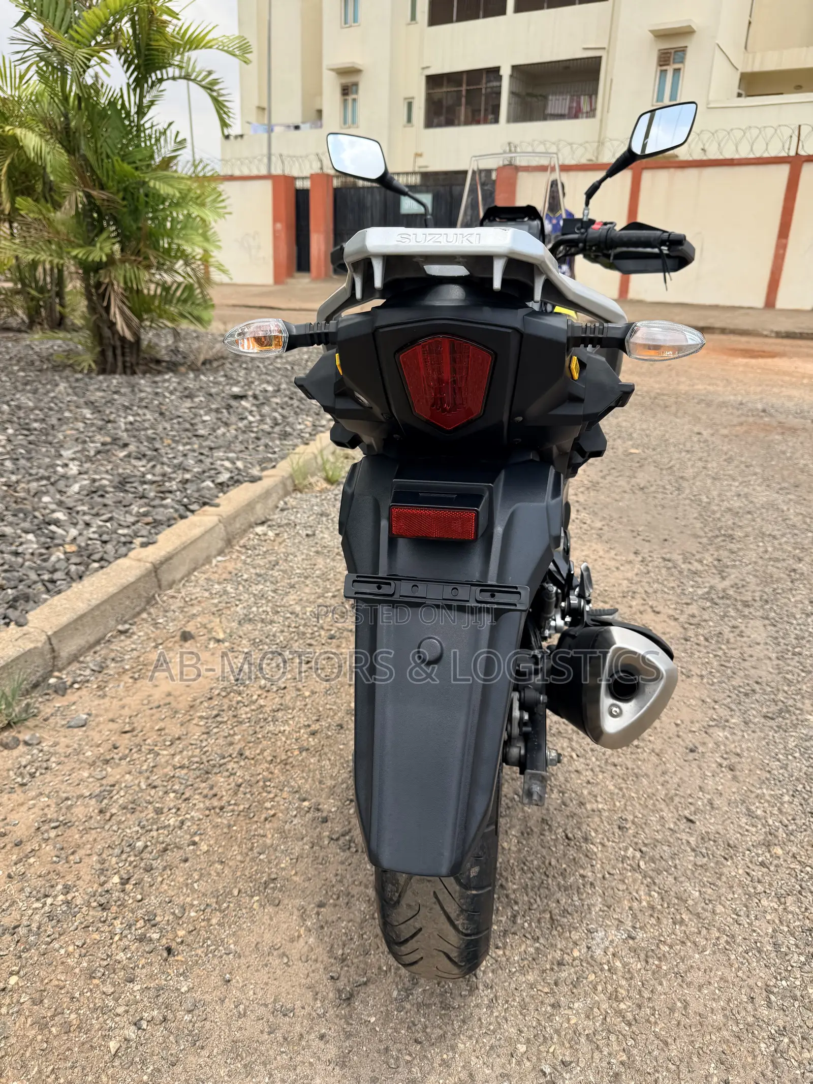 Suzuki V-Strom 2022 Yellow