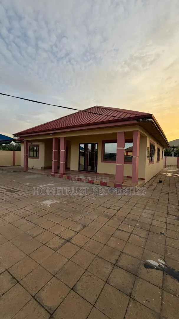 3bdrm House in Adjen Kotoku, Amasaman for sale