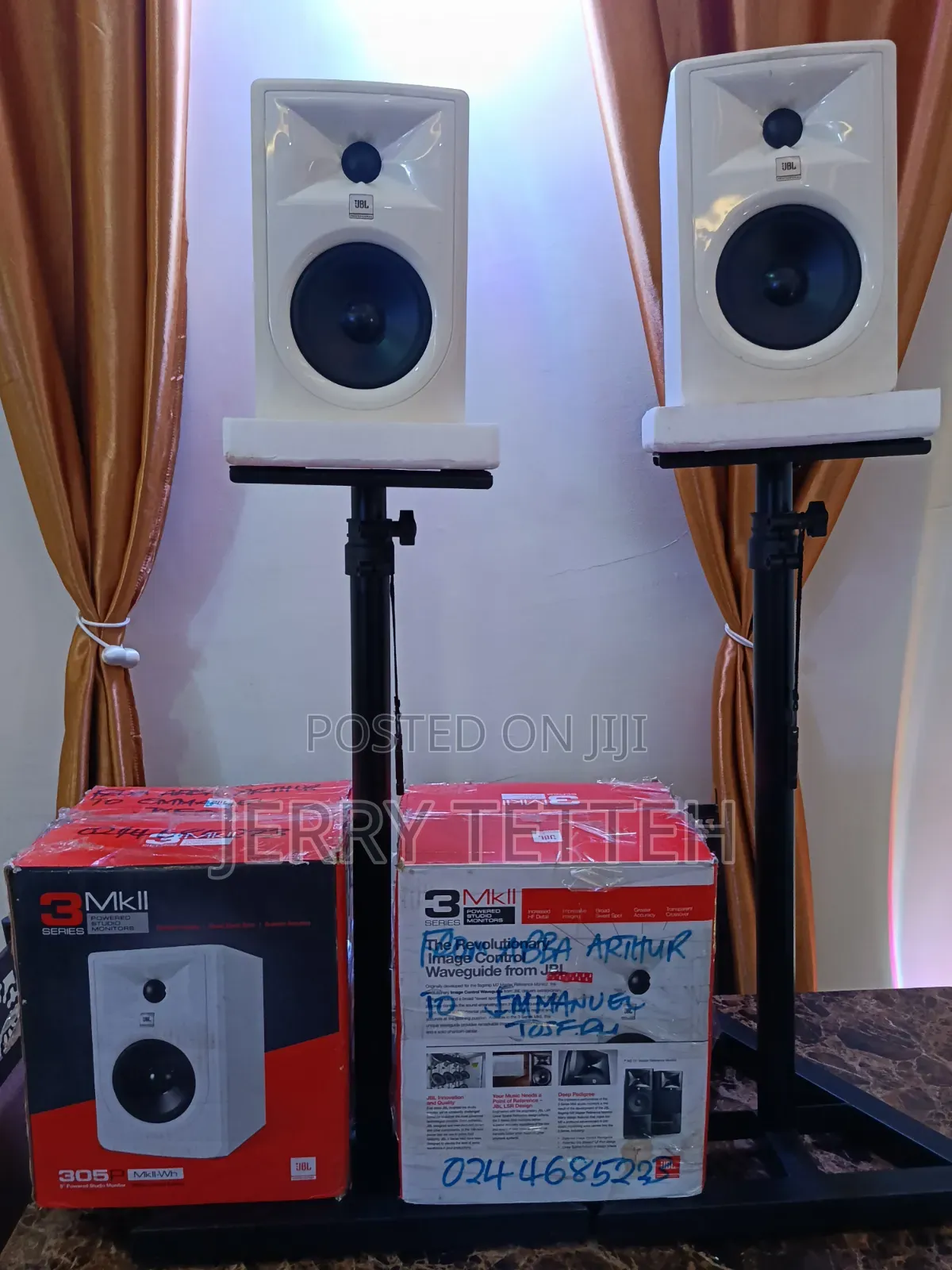 JBL 305P MKll - Wh Powered 5" Two-Way Studio Monitor With Stands