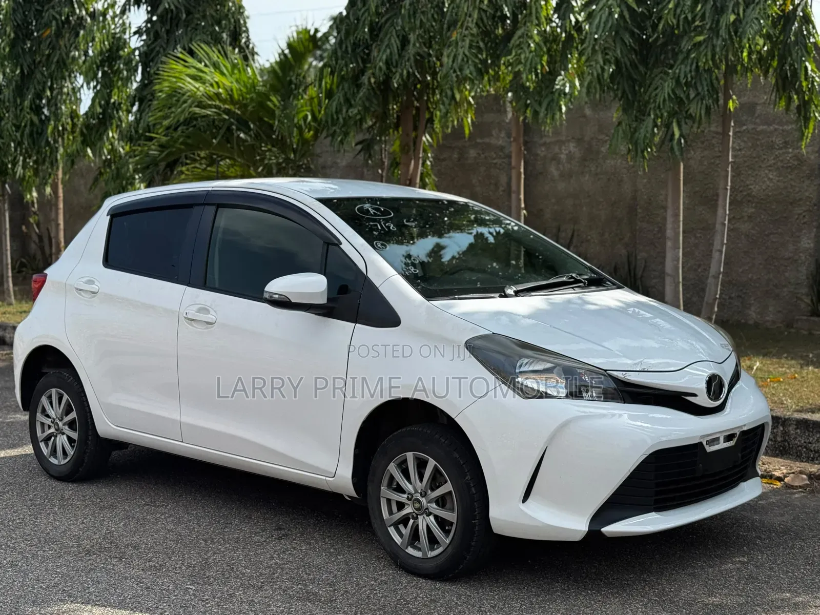 Toyota Vitz 1.3 AWD 5dr 2015 White