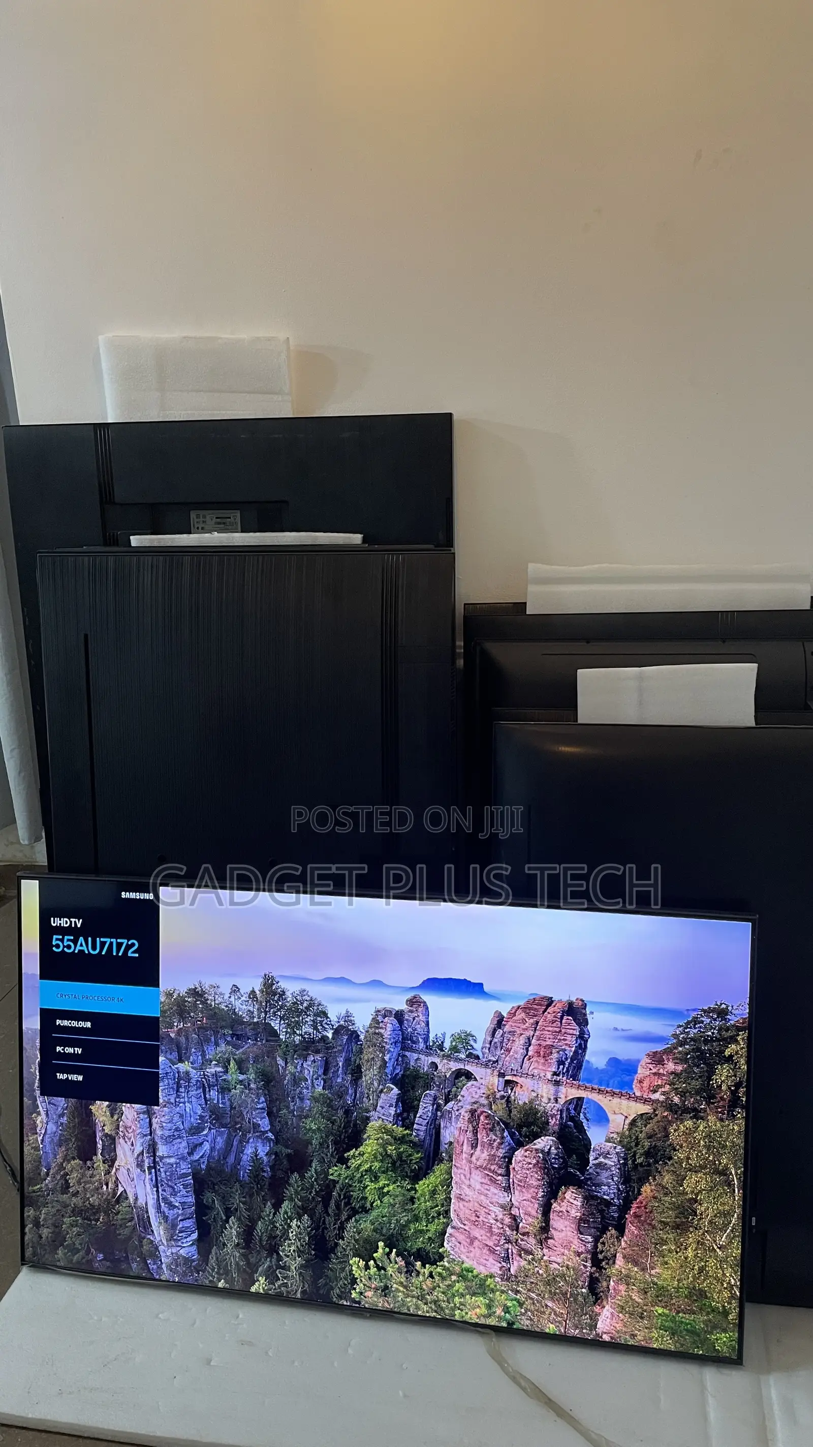 2022 Very Fresh 55” Samsung Crystal 4K UHD Smart TV