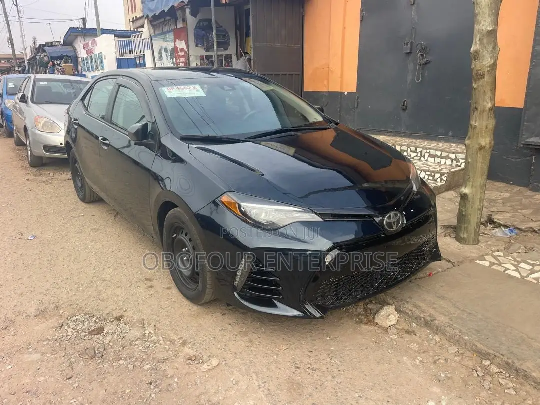 Toyota Corolla LE (1.8L 4cyl 2A) 2018 Gray
